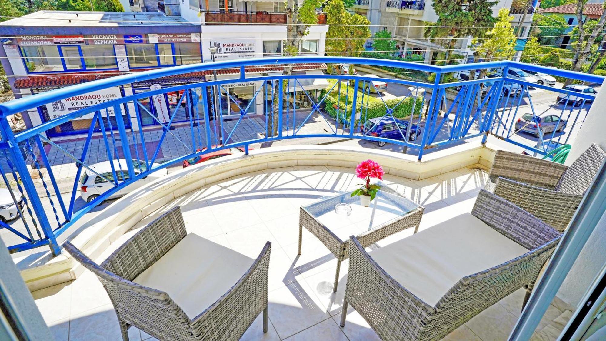 Lovely And Sunny Apartament 300M From Beach!! Переа Экстерьер фото